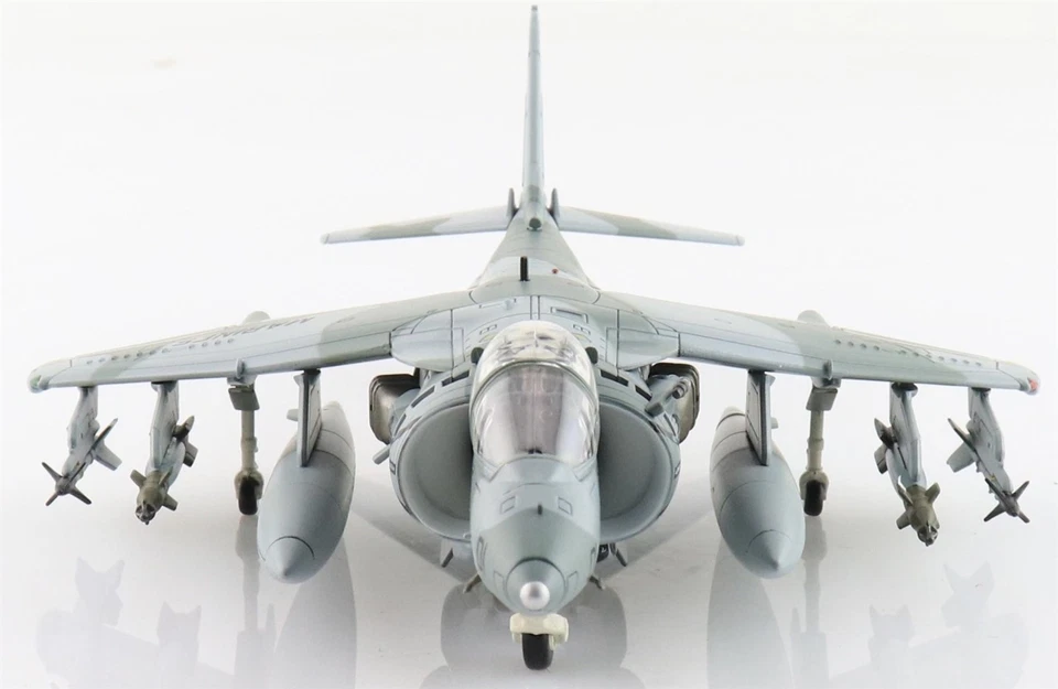 Hobby Master 1/72 AV-8B Harrier II USMC VMA-311 Tomcats King Abdul AzizAB HA2625 Foto 4 de 4