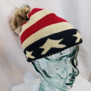 white knitted beanie hat