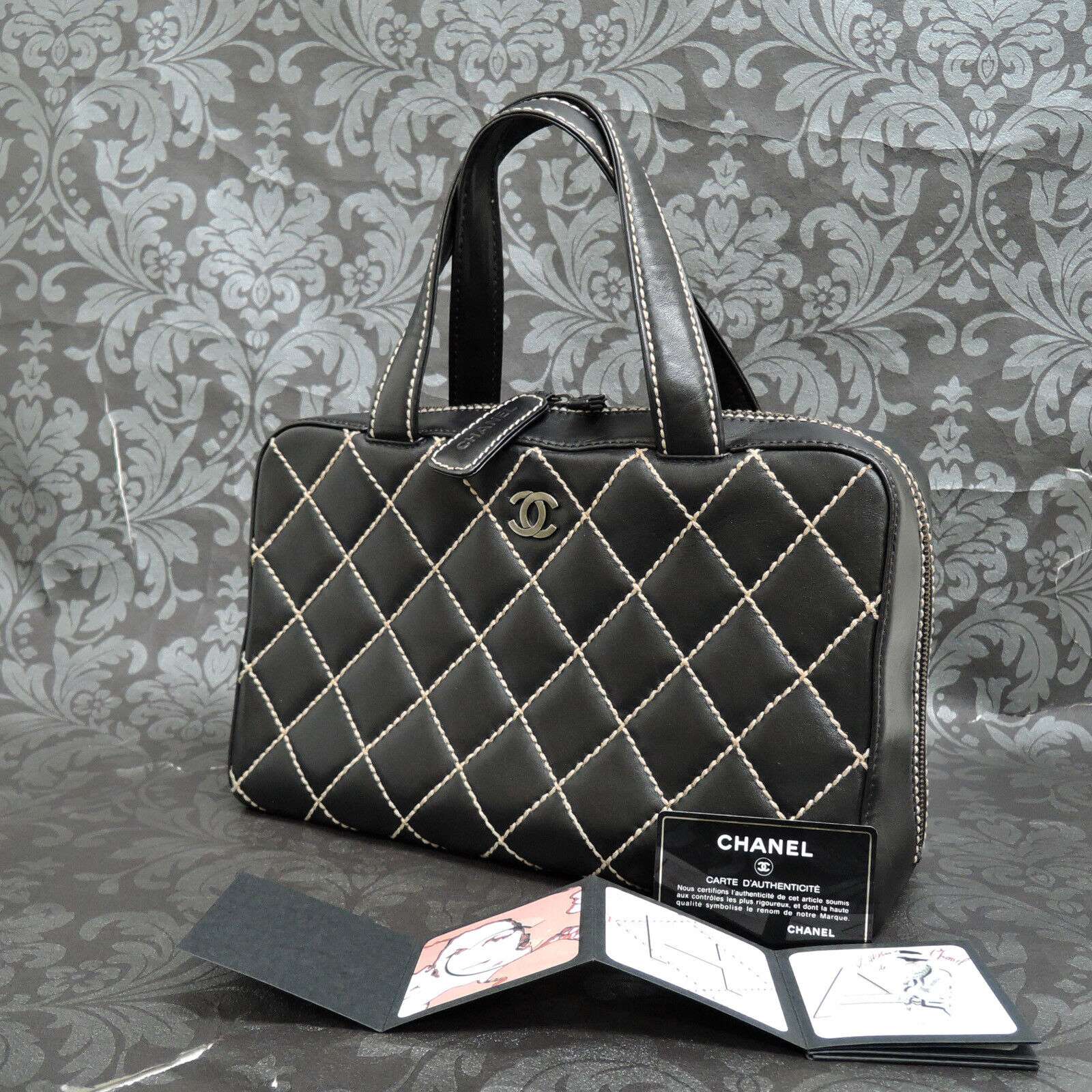 Wild stitch leather handbag Chanel Black in Leather - 28555174