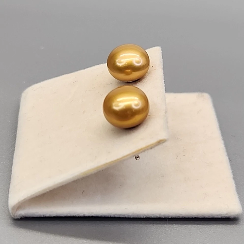 Pendientes Perforados Honora Perla Tono Oro 9mm Esterlina .25" Foto 2 de 4