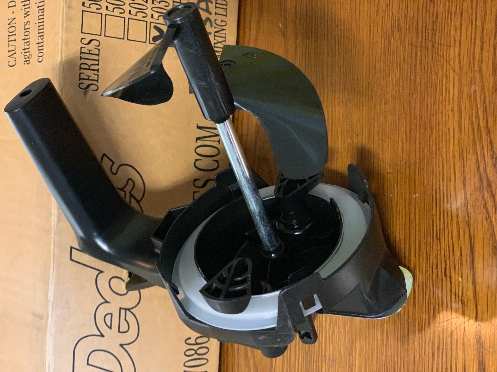 *NEW* Paint Mixing Lid with Agitator Quart Top, Dedoes 503100, Case of