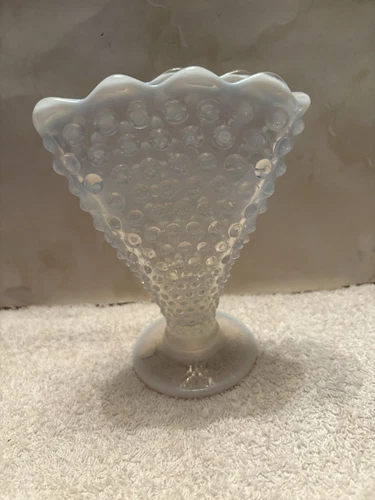 Vintage Fenton Fan Hobnail Opalescent Hobnail Fan Scalloped Edge Top Vase.6.1oz