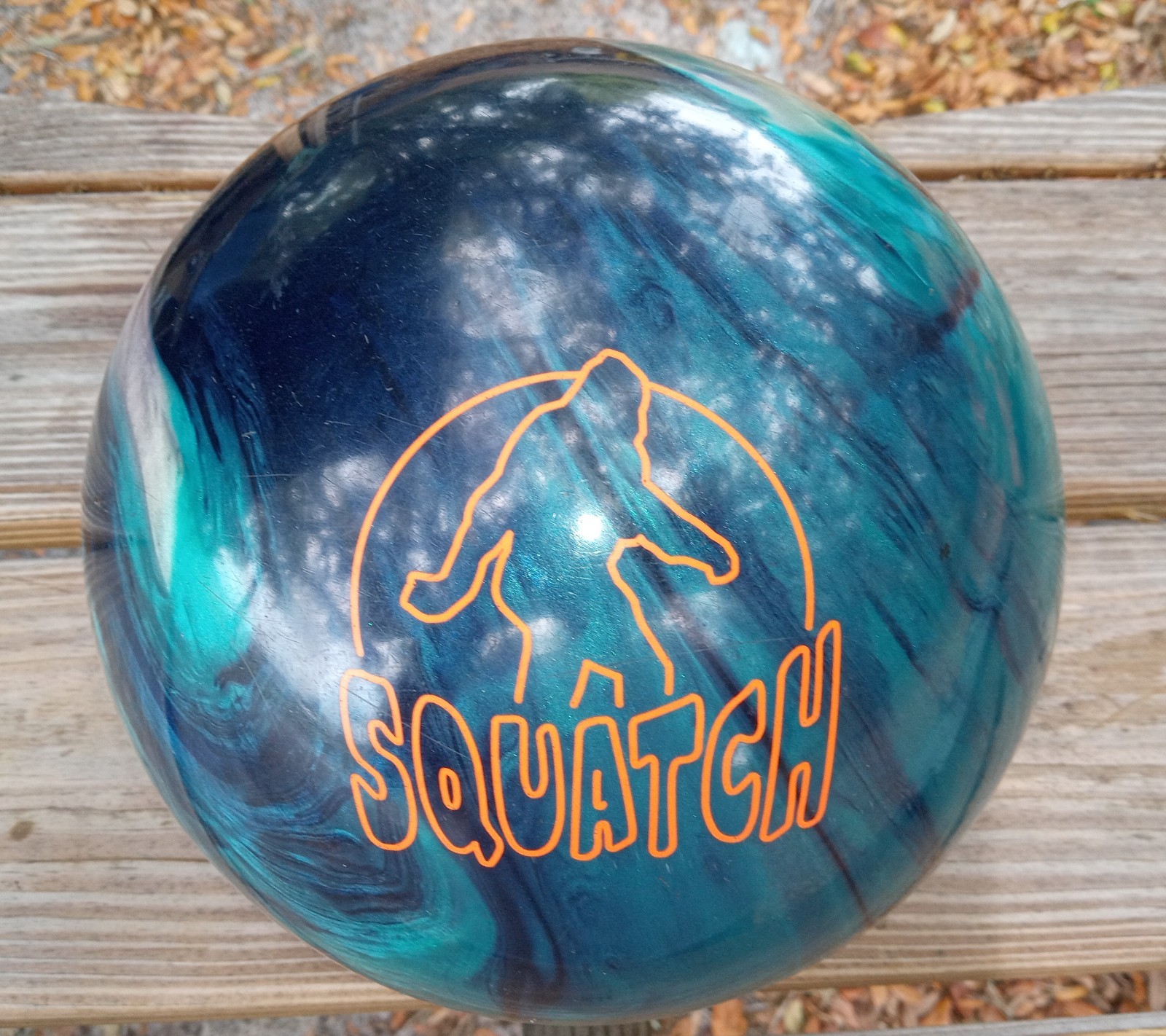 RADICAL SQUATCH HYBRID REACTIVE BOWLING BALL 12LB &bull; SMALL 