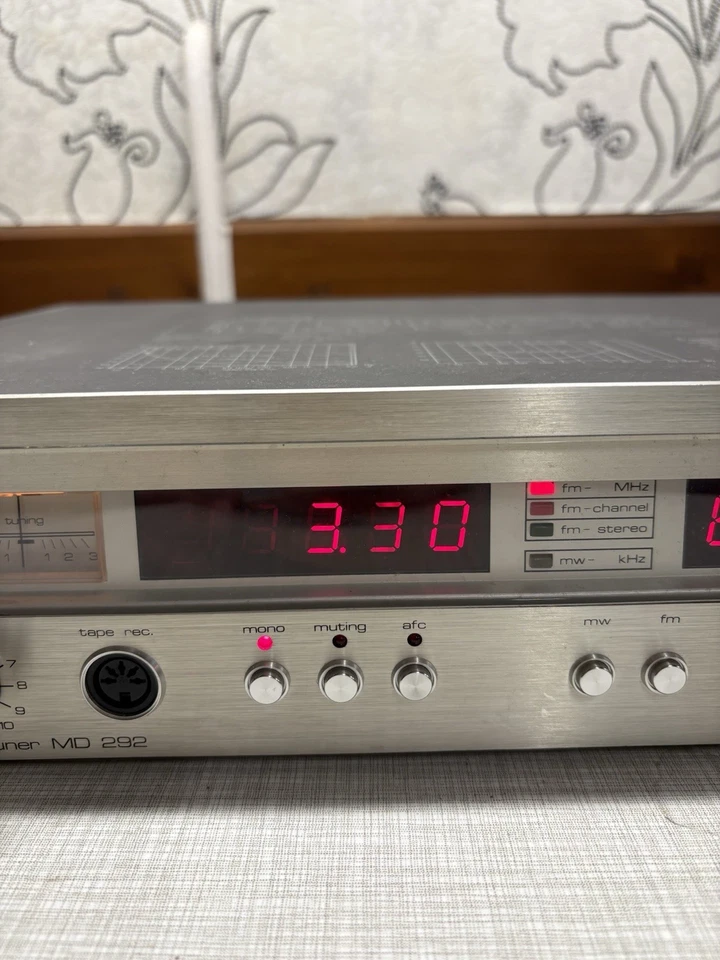 Saba Digital Stereo Tuner MD 292 Referenz FM digitales Radio High End Getestet✅ - Bild 4 von 4