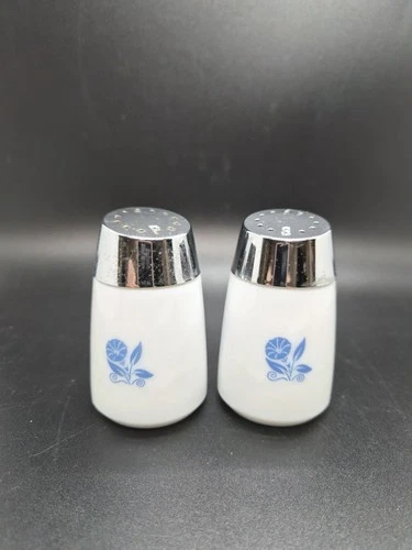 Vintage Dispensers Inc. Starline 902 Milk Glass Salt & Pepper Shakers