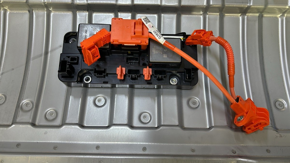 Toyota RAV4 2019 2022 OEM hybrid Battery fuse box G384333031 DENSO