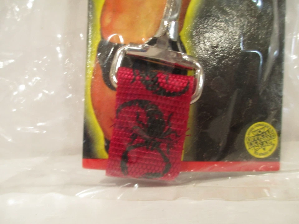 Llavero Starline 1999 nuevo sellado WCW NWO rojo negro Sting Scorpion Lanyard Foto 2 de 3