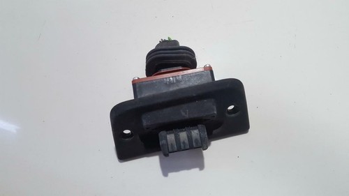 Sliding door contact joint