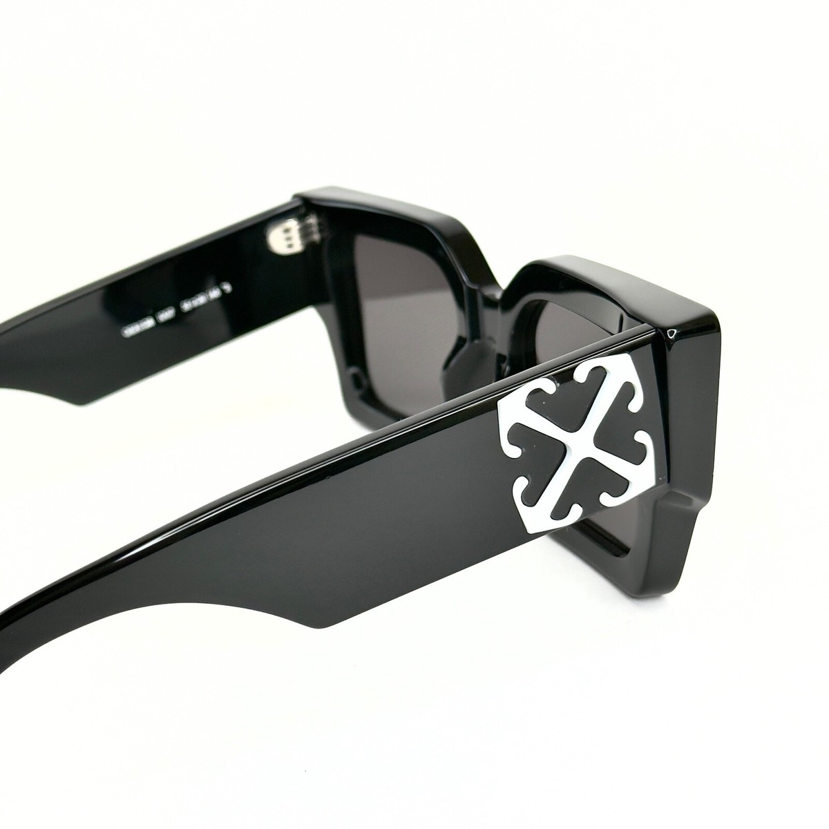 OFF-WHITE 128 OERI128 Black Unisex CATALINA Square White Arrow