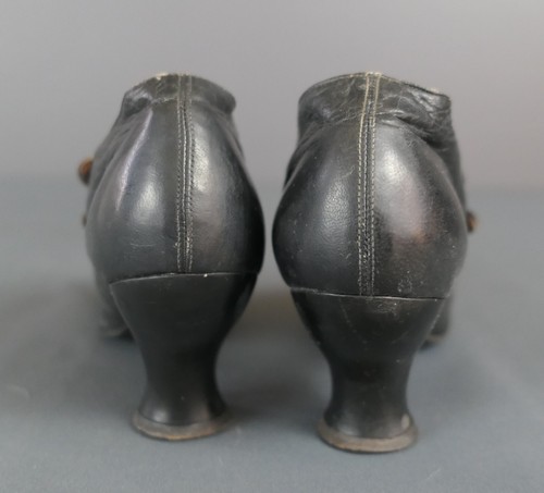 Edwardian Antique Beaded Shoes, 1900s Black Leather, Cutouts, 2 Button Straps - Picture 12 of 14