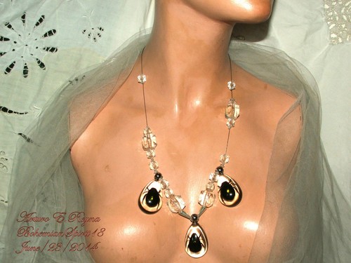 Artisan AWESOME REAL GREEN BEETLES CLEAR LUCITE HANDCRAFTED BIB NECKLACE - Picture 5 of 5