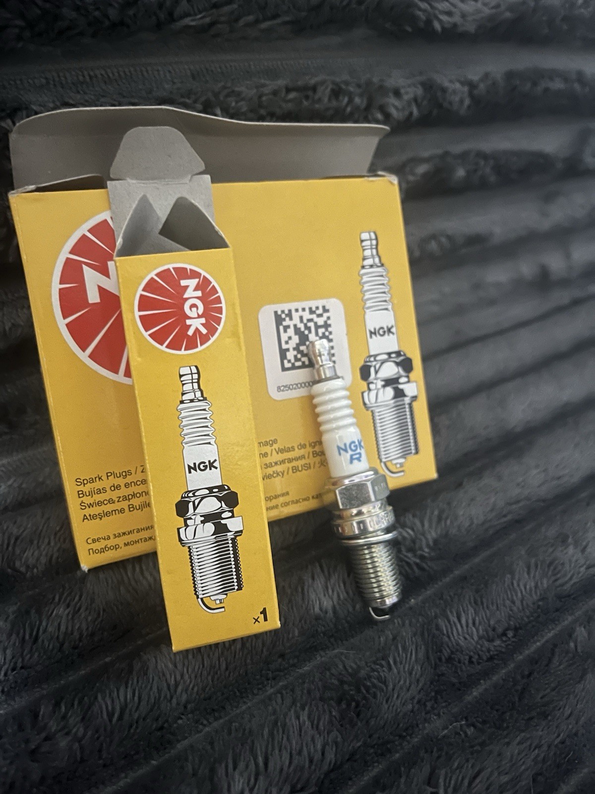 4 pc NGK Standard 92238 DCPR8E BLYB Spark Plugs