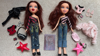 Bratz Twiins Twins Phoebe and Roxxi 1st Edition Dolls and Accessories Hair Cut