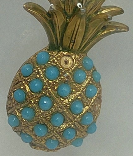 Spilla ananas piatto oro 14k Ciner vintage accenti perline turchesi firmata - Foto 5 di 10