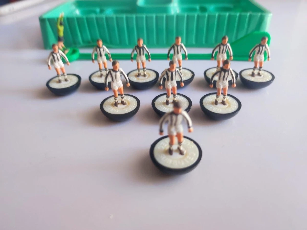 Equipe Subbuteo Echelle 00 Juventus Turin - Maillot Spécial Aux Couleurs Du Club - Rare