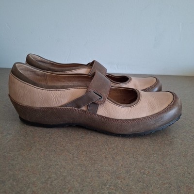 Clarks Artisan Shoes Mary Jane Flats Comfort Two Tone Tan Brown Leather 8 M