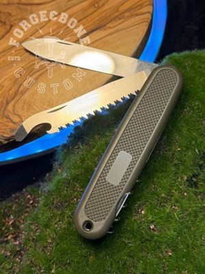 Victorinox Trooper 108 mm 0.8770.04, new in original pouch