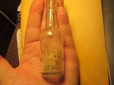 Antigua botella de whisky miniatura Huguley's Salesman muestra tapa de corcho BIM 8924