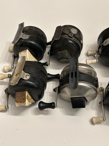 10 ~ VTG Zebco Spincast Fishing Reels - Parts or Repair Only - All Metal Foot - Picture 15 of 22