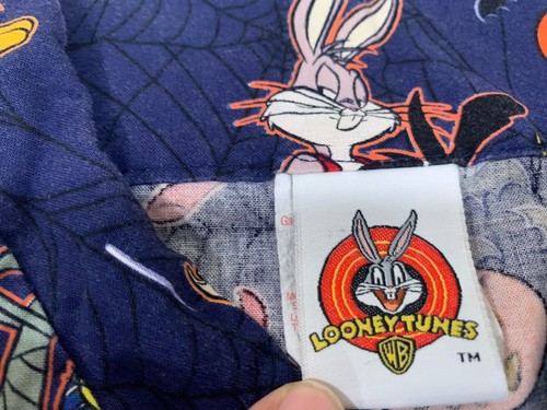 Looney Tunes Sylvester/Bugs/Daffy Halloween Scrub Top Size XL - Picture 4 of 10