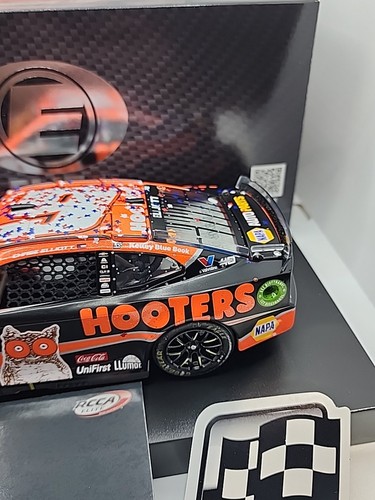 2024 Chase Elliott Hooters Texas Win Autographed 1:24 Elite. #078/516 - Picture 3 of 8