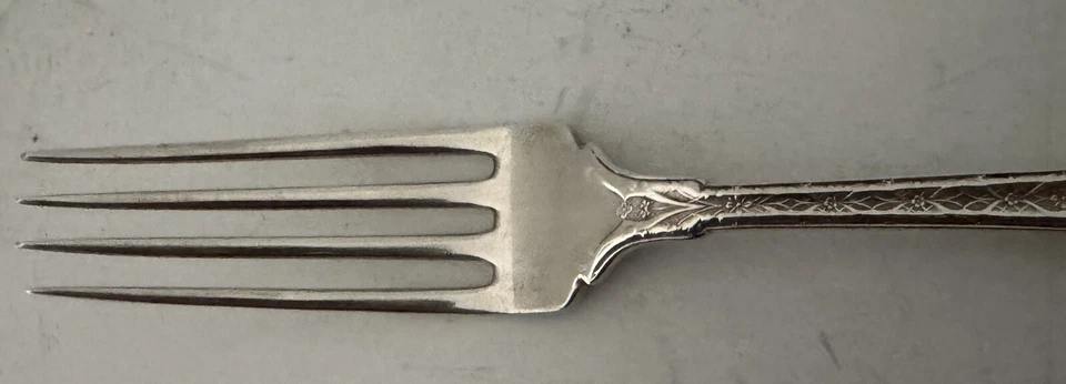 "Tenedor de cena Tiffany Persian Sterling 8"" (S)" Foto 3 de 4