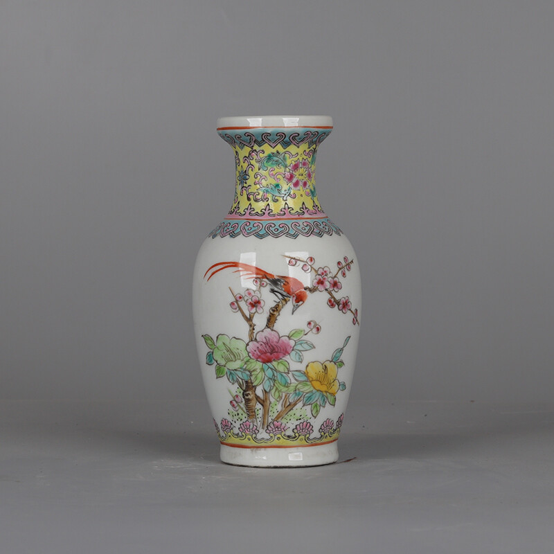 Famille Rose Porcelain Flower Vase - Floral Design Famille Rose Porcelain Flower Vase - Floral Design