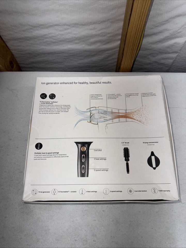 Secador de pelo profesional T3 Featherweight Luxe 2i negro con oro rosa Foto 3 de 4