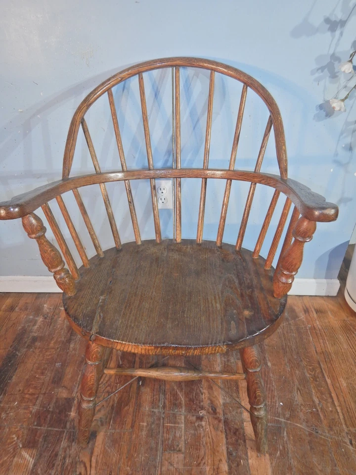 Sillón Windsor antiguo con respaldo de saco Foto 2 de 4