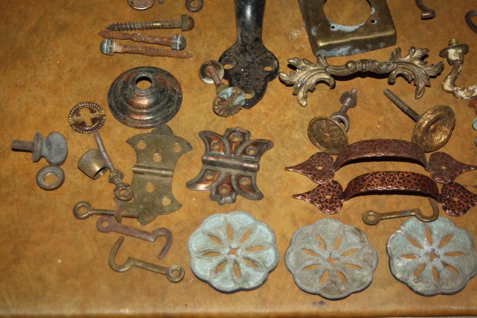 Lot of Antique / Vintage Furniture Hardware Drawer Pulls Handles Knobs