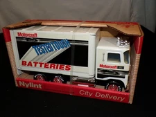 Vintage Nylint 9140-Z City Delivery Ford Motorcraft Batteries Truck New in Box