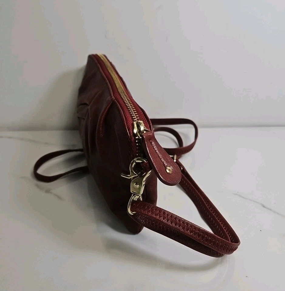 Monserat De Lucca Bolso Bandolera Pequeño Organizador Cuero Rojo Borgoña 8.5x5" Foto 2 de 4