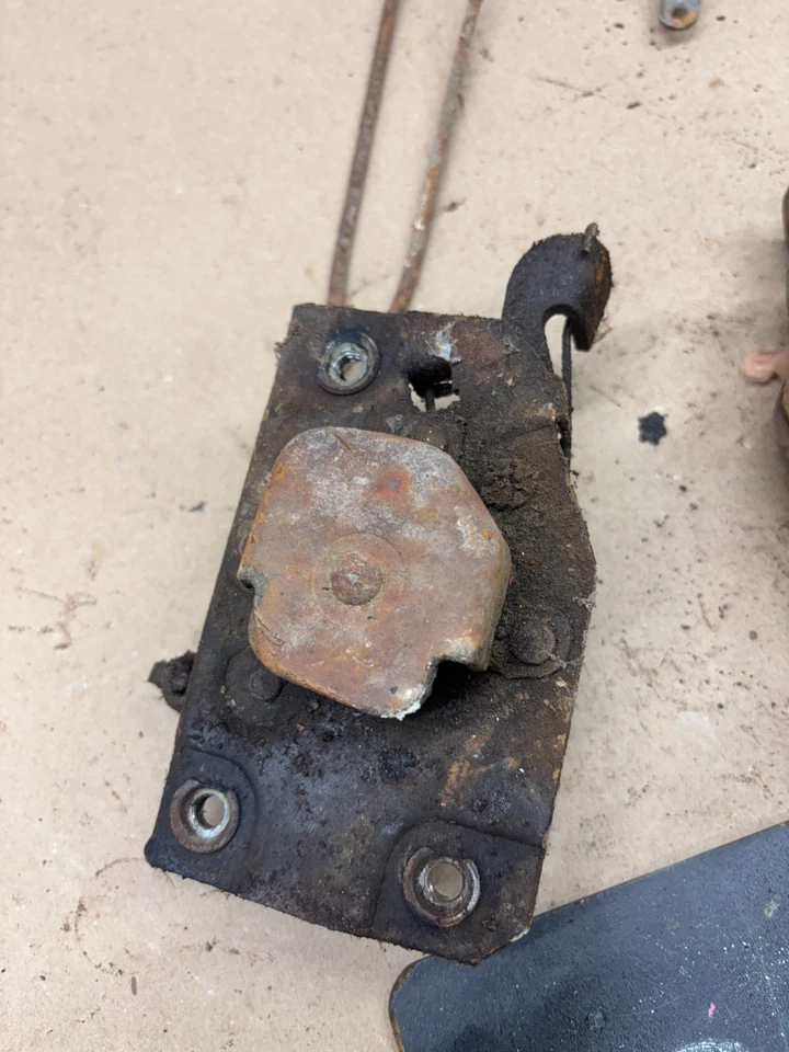 Chevrolet GMC 1967 1972 camión K10 K30 K5 C10 C30 juego de pestillos de puerta con varilla de acoplamiento OE Foto 2 de 4