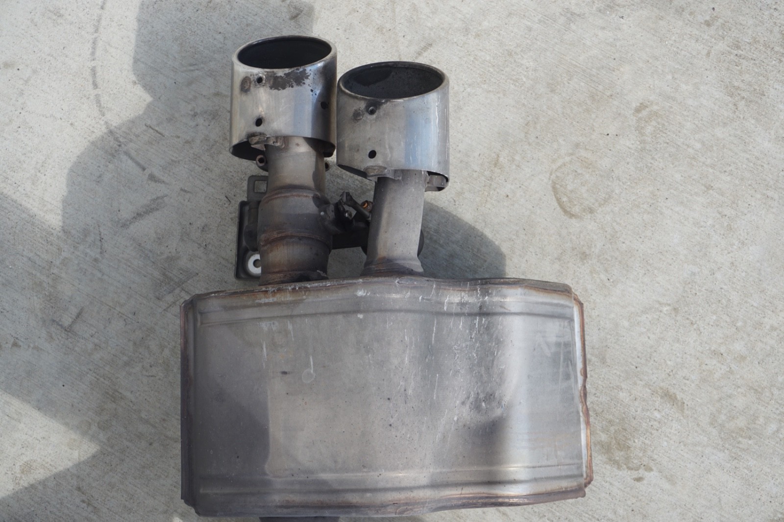 2014 - 2024 MASERATI GHIBLI 3.0L REAR EXHAUST SYSTEM RIGHT SIDE MUFFLER OEM
