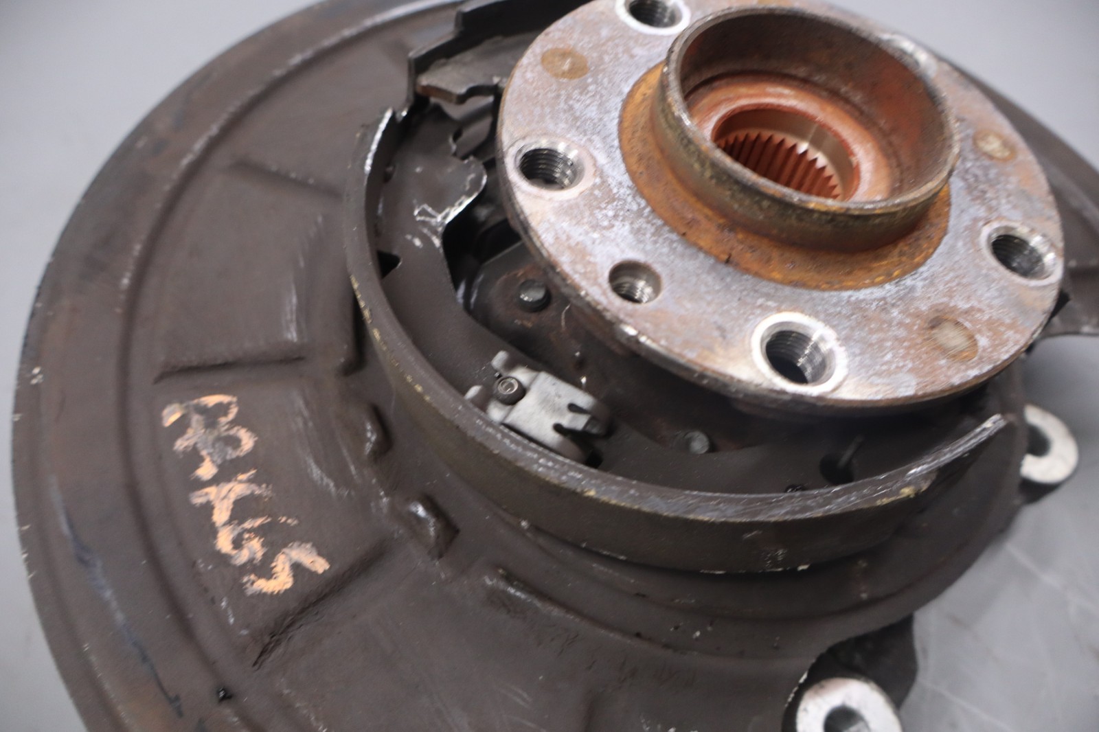 14-17 Maserati Ghibli Rear Right Passenger Spindle Knuckle Hub 670006805 Oem