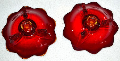 VINTAGE AMBERINA GLASS CHRISTMAS RED CENTER BOWL WITH CANDLE STICK HOLDERS - Picture 9 of 10