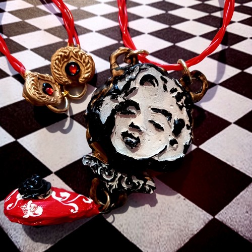 Marilyn Monroe Necklace Talisman Amulet Fashion Charm Jewelry Pendant Mouth Icon - Picture 12 of 24