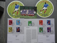 912-SPORT  SOUVENIRS THEME  FOOTBALL MONDIAL 98 LOT DE 4 CARTES + 2 RONDS