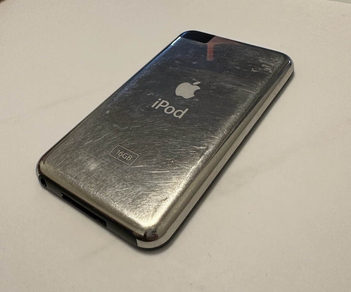 Apple iPod Touch 1st Generation Black 8/16/32 GB Fully Functional