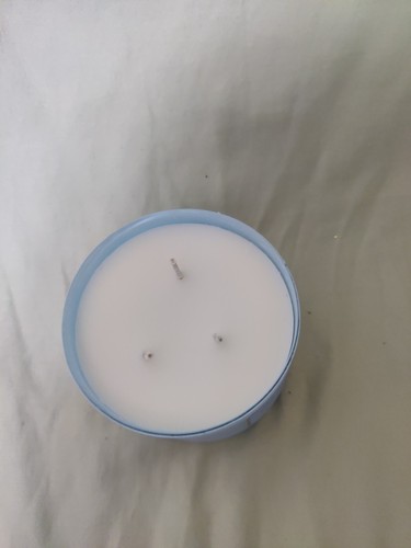 Bath & Body Works White Barn 14.5 oz 3 Wick Candle - Sundrenched Linen - Picture 2 of 2