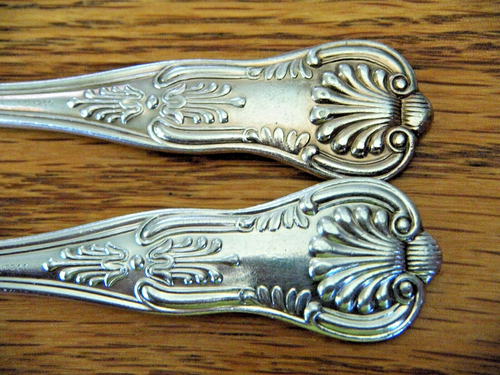 Vintage INTERNATIONAL SILVER "KINGS" Silver plate Teaspoons w/ Winged Handles - Picture 7 of 8