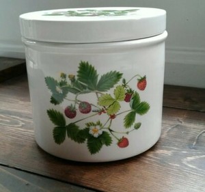 Portmeirion-Summer-Strawberries-Canister-Jar-With-Lid-4-5-inches-tall-Vintage