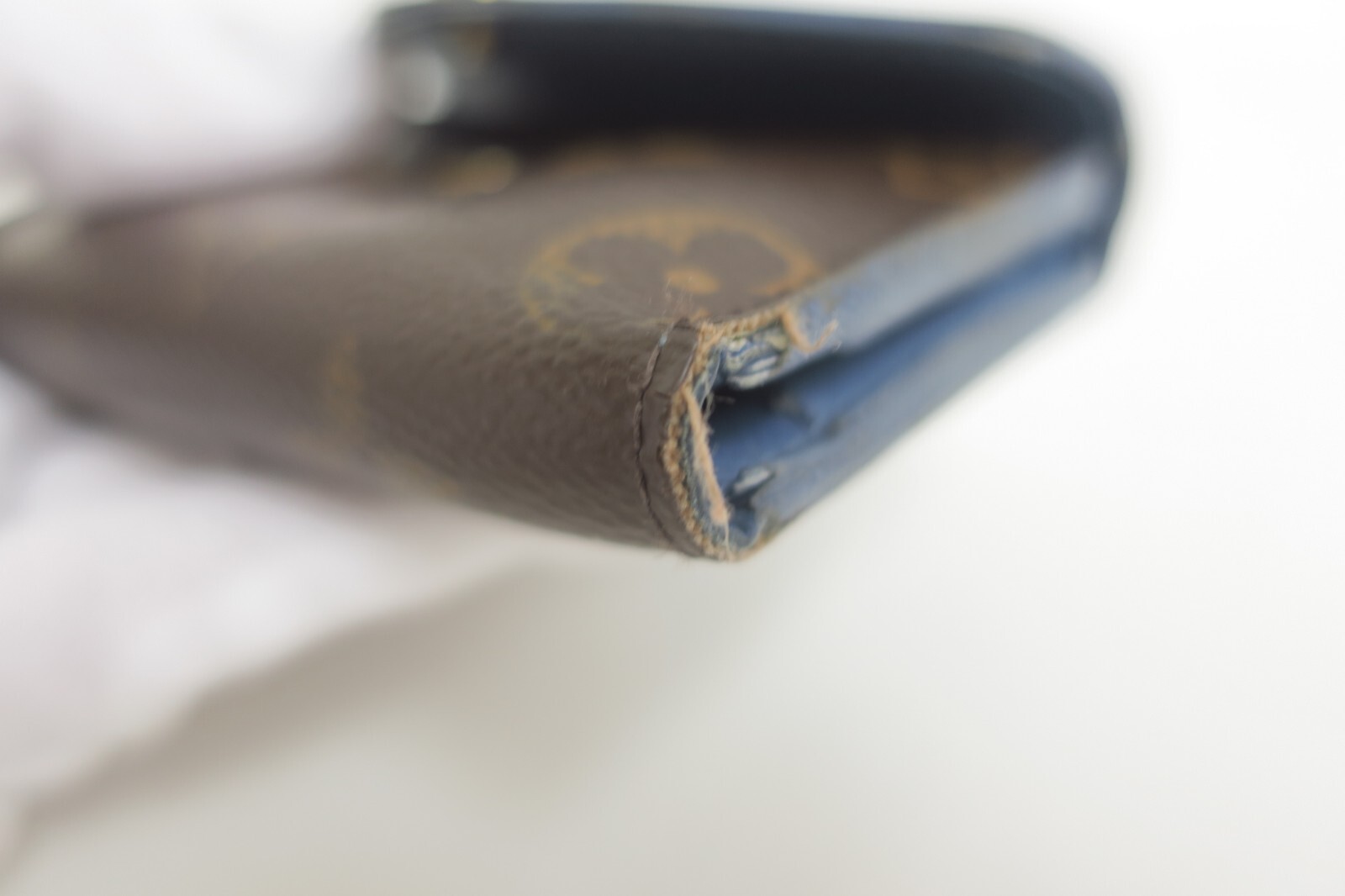 Authentic LOUIS VUITTON Monogram Zoe Compact Wallet #33630