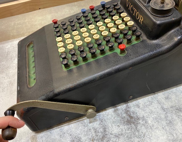 アンティーク　レジ　Vintage VICTOR Adding Machine hqdefault.jpg