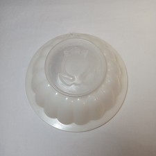 Tupperware White Jel-N-Serve Jello Mold 616 -2 with 620-4 Tulip Lid 