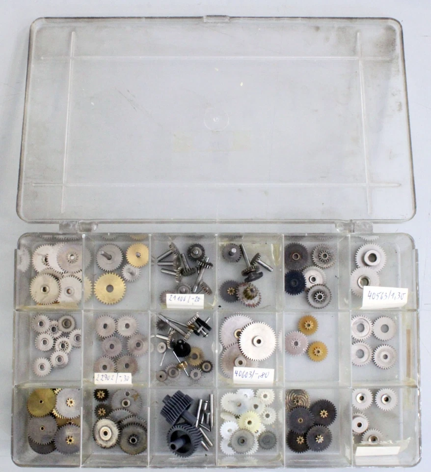H0 Märklin Konvolut Ersatzteile Zahnräder aus Sammlung in Sortierbox - Bild 2 von 2