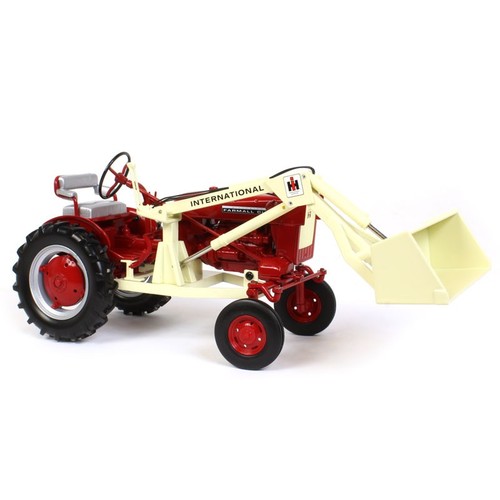 1/16 1977 Farmall Cub Tractor with One Arm Loader by Spec Cast ZJD1849 - Picture 2 of 6