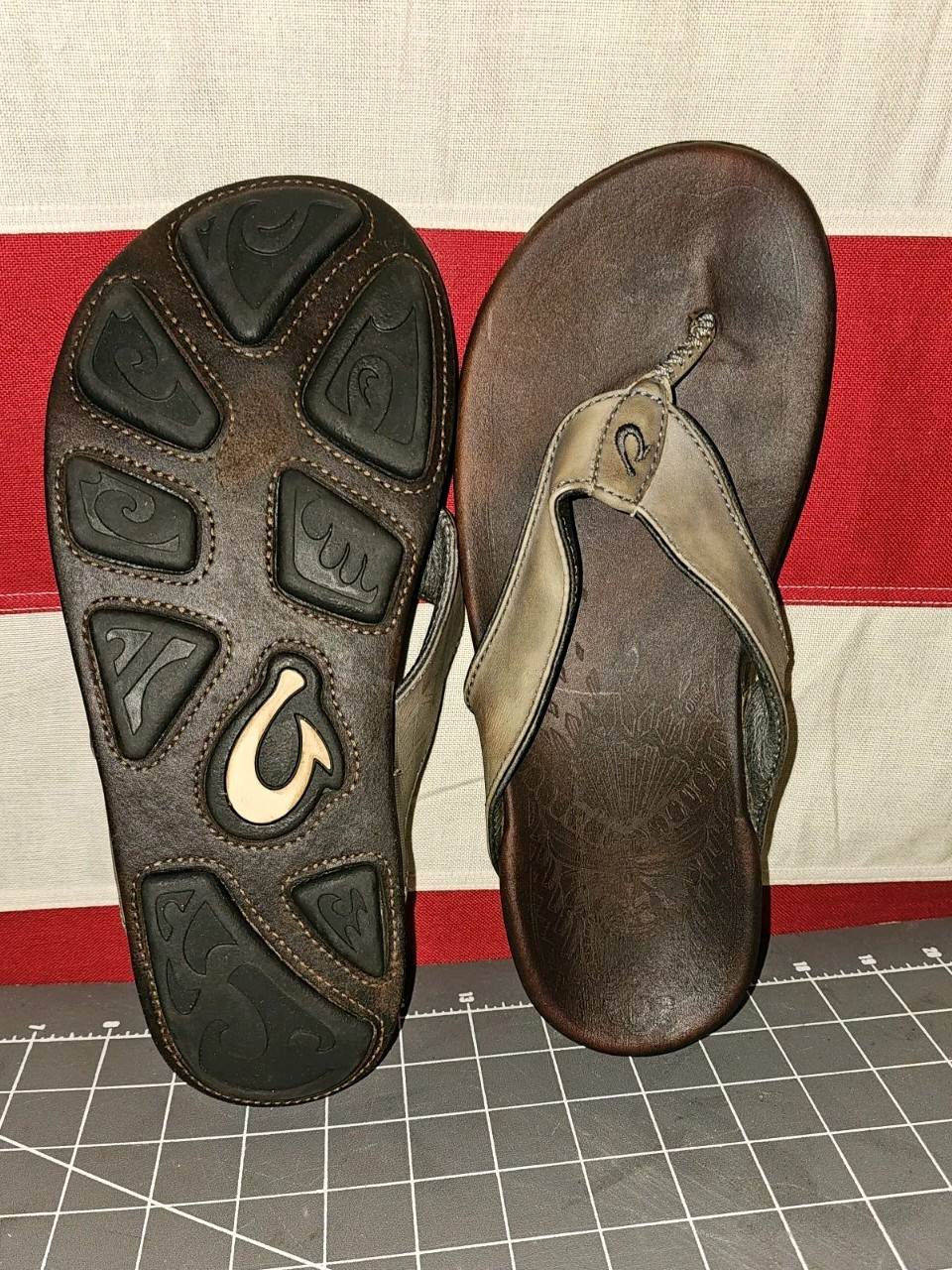 OLUKAI Dark Brown Leather Nui Thong Comfort Sandals for Men Size 8