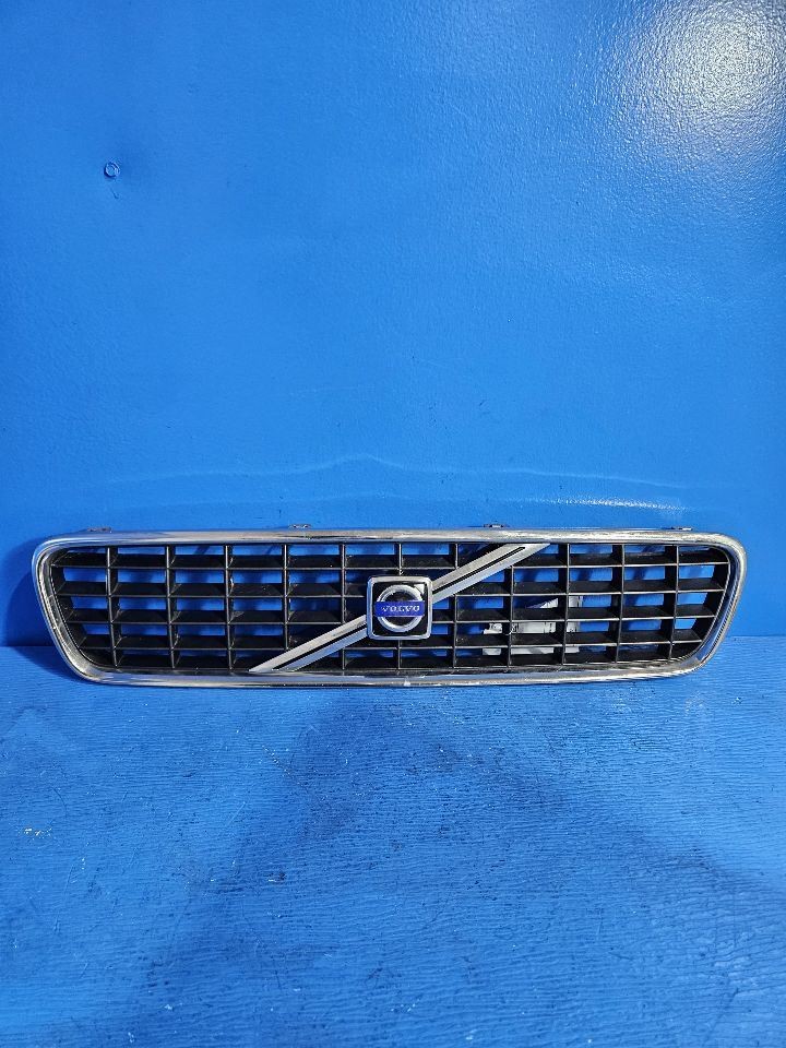 Grille 5 Cylinder Upper Fits 04-07 VOLVO 40 SERIES 7630