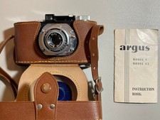 Argus 35mm film camera Model A2 Anastigmat 50mm Bakelite with case and inst.
